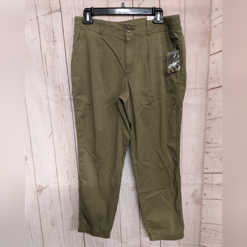 NWT olive green capris